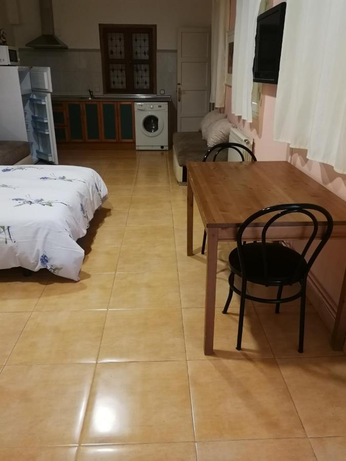 Pension Navarra Мадрид Екстериор снимка